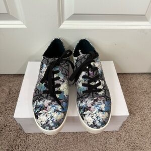 Calvin Klein Imilia CK Logo Floral Print Low Top Casual Sneakers Women 11